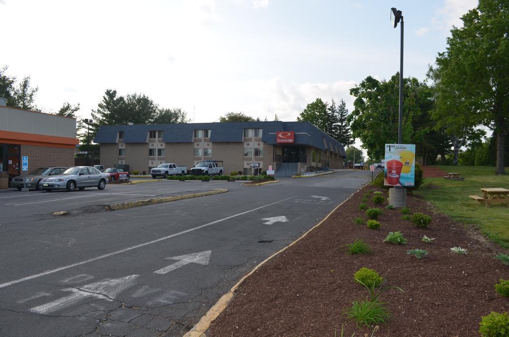 Econo Lodge Milldale - Southington Eksteriør bilde